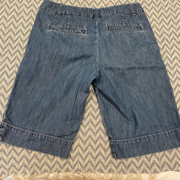 New York & Co Denim Bermuda Shorts Size 4 - Picture 2 of 7
